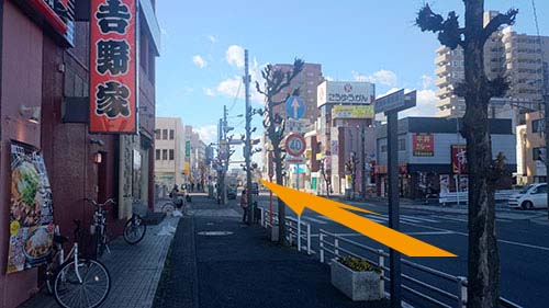 吉野家とすき家のある西口